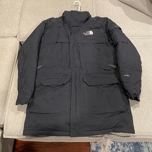 The North Face Men’s Size M Hyvent Black Parka Jacket in Black